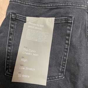 NWT Black Everlane Curvy Cheeky Jeans